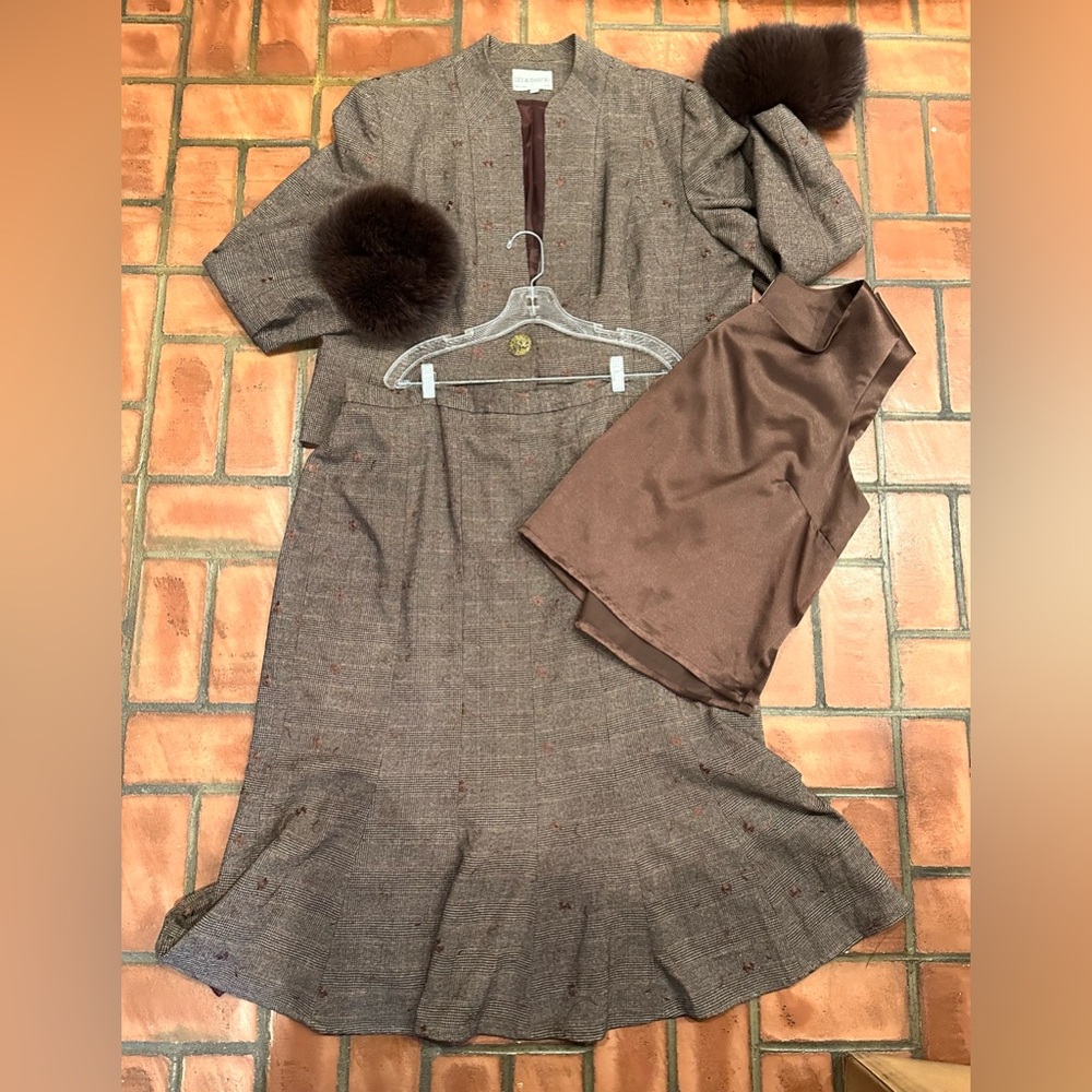 Gorgeous Vtg LILY & TAYLOR Jacket/Skirt Suit Brown Sz 20 with Fur - Picture 2 of 6